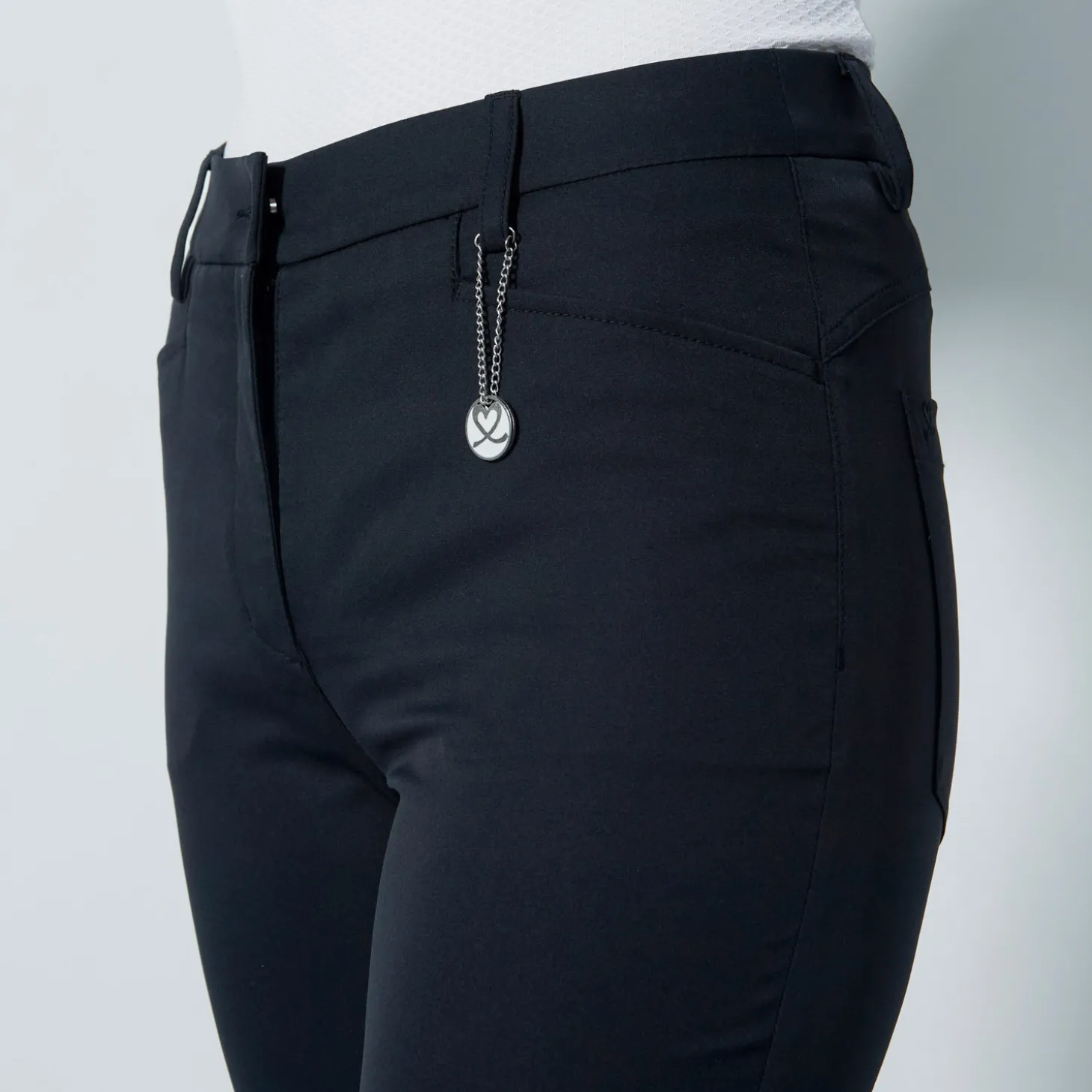 Lyric V2 Cropped 74 Cm Svart