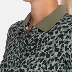 W Tech Hidden Button Pique AOP Svart